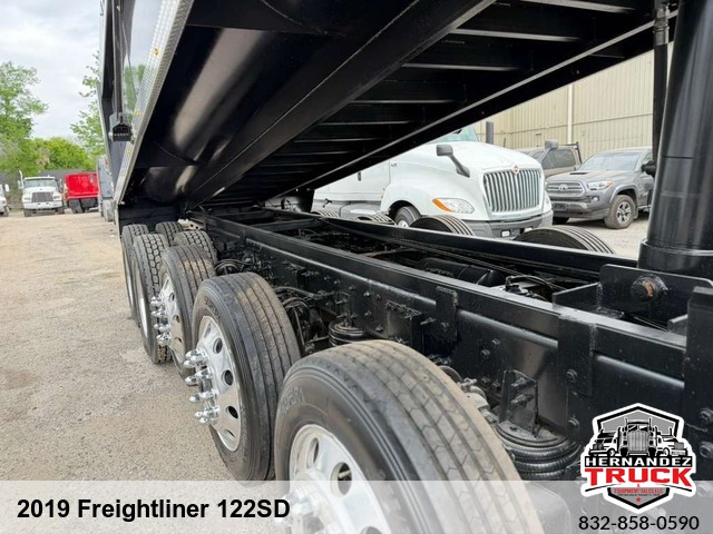2019 Freightliner 122SD -