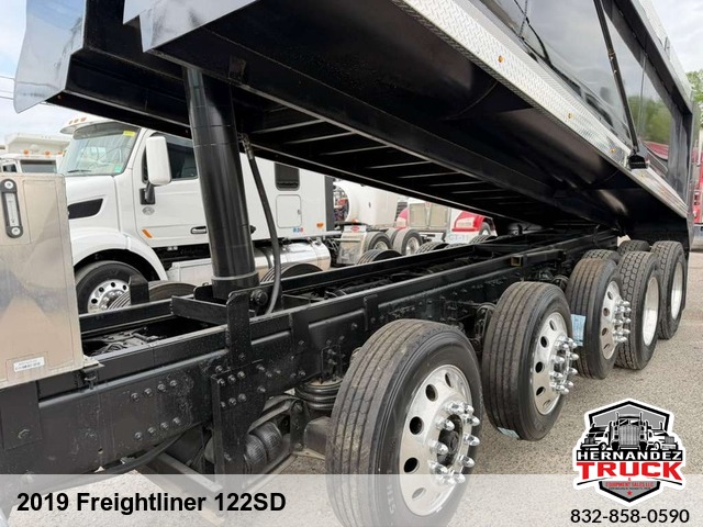 2019 Freightliner 122SD -