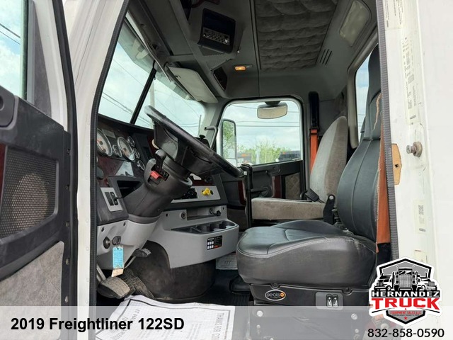 2019 Freightliner 122SD -