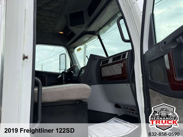 2019 Freightliner 122SD -