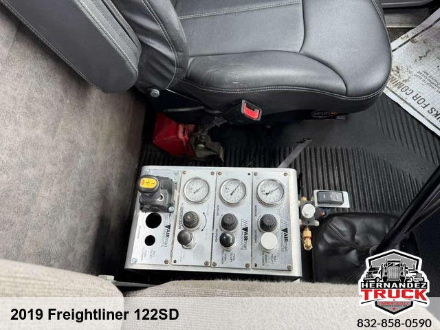 2019 Freightliner 122SD -