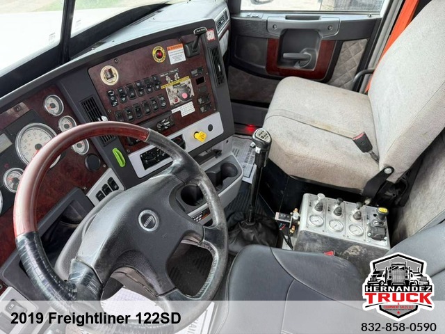 2019 Freightliner 122SD -