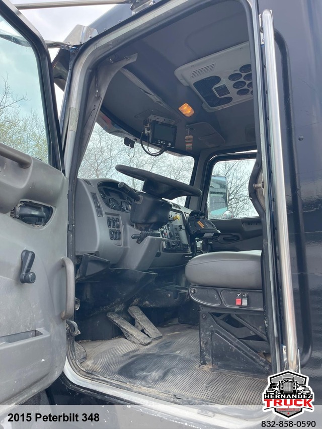 2015 Peterbilt 348 -