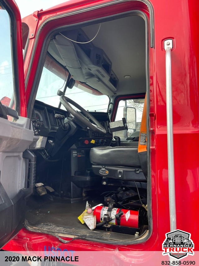 2020 Mack Pinnacle -