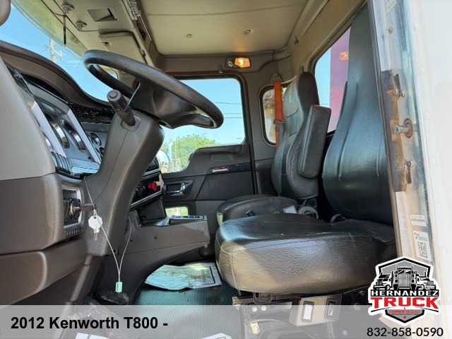 2012 Kenworth T800 TRI-AXLE DUMP TRUCK