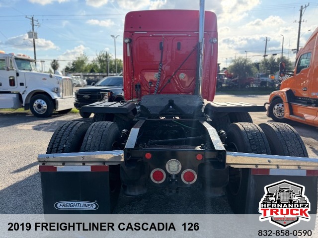 2019 Freightliner Cascadia 126