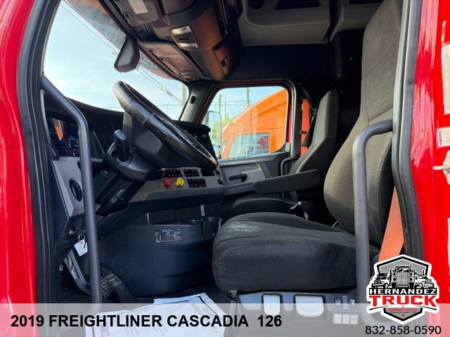 2019 Freightliner Cascadia 126