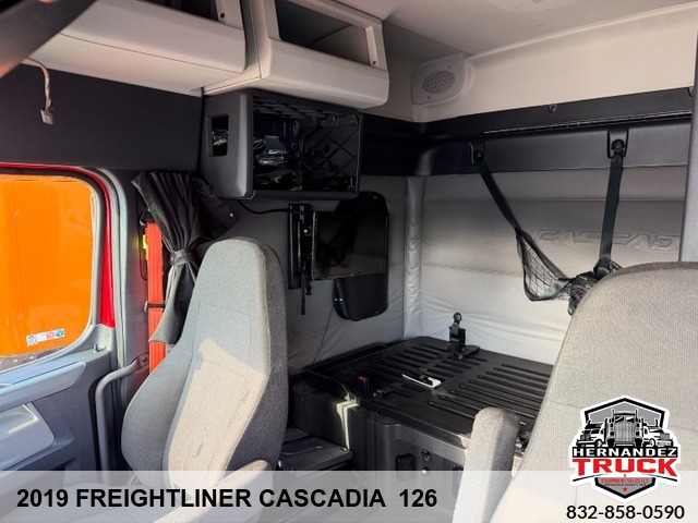 2019 Freightliner Cascadia 126
