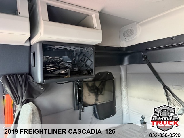 2019 Freightliner Cascadia 126