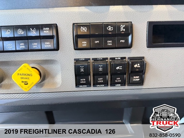 2019 Freightliner Cascadia 126