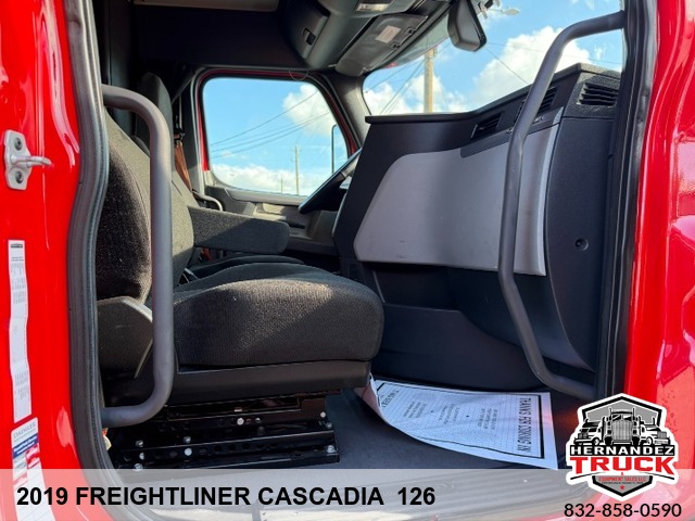 2019 Freightliner Cascadia 126