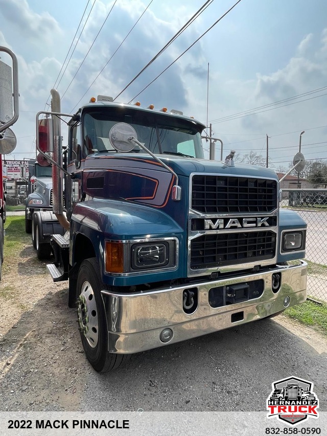 2022 Mack Pinnacle -