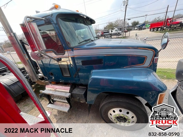 2022 Mack Pinnacle -