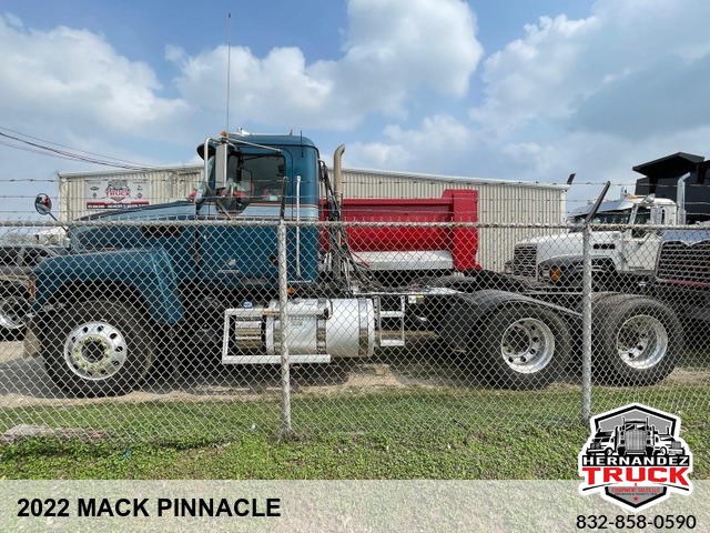 2022 Mack Pinnacle -