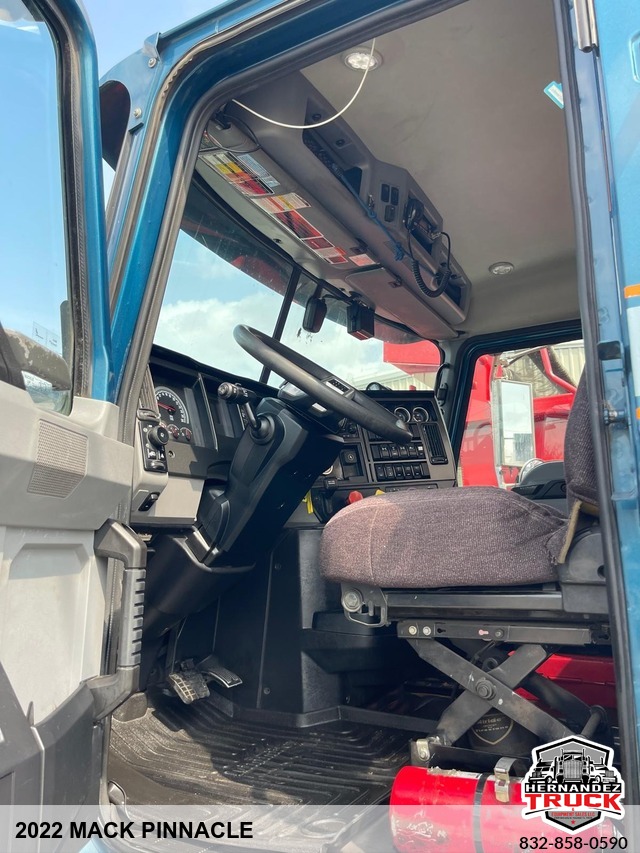 2022 Mack Pinnacle -