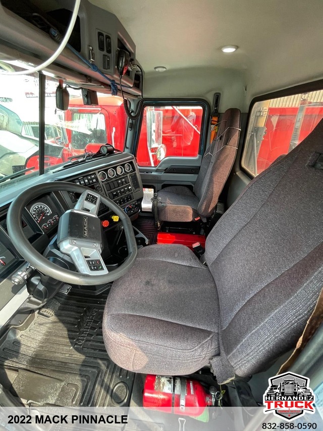 2022 Mack Pinnacle -