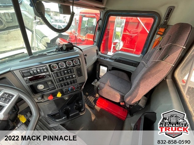2022 Mack Pinnacle -